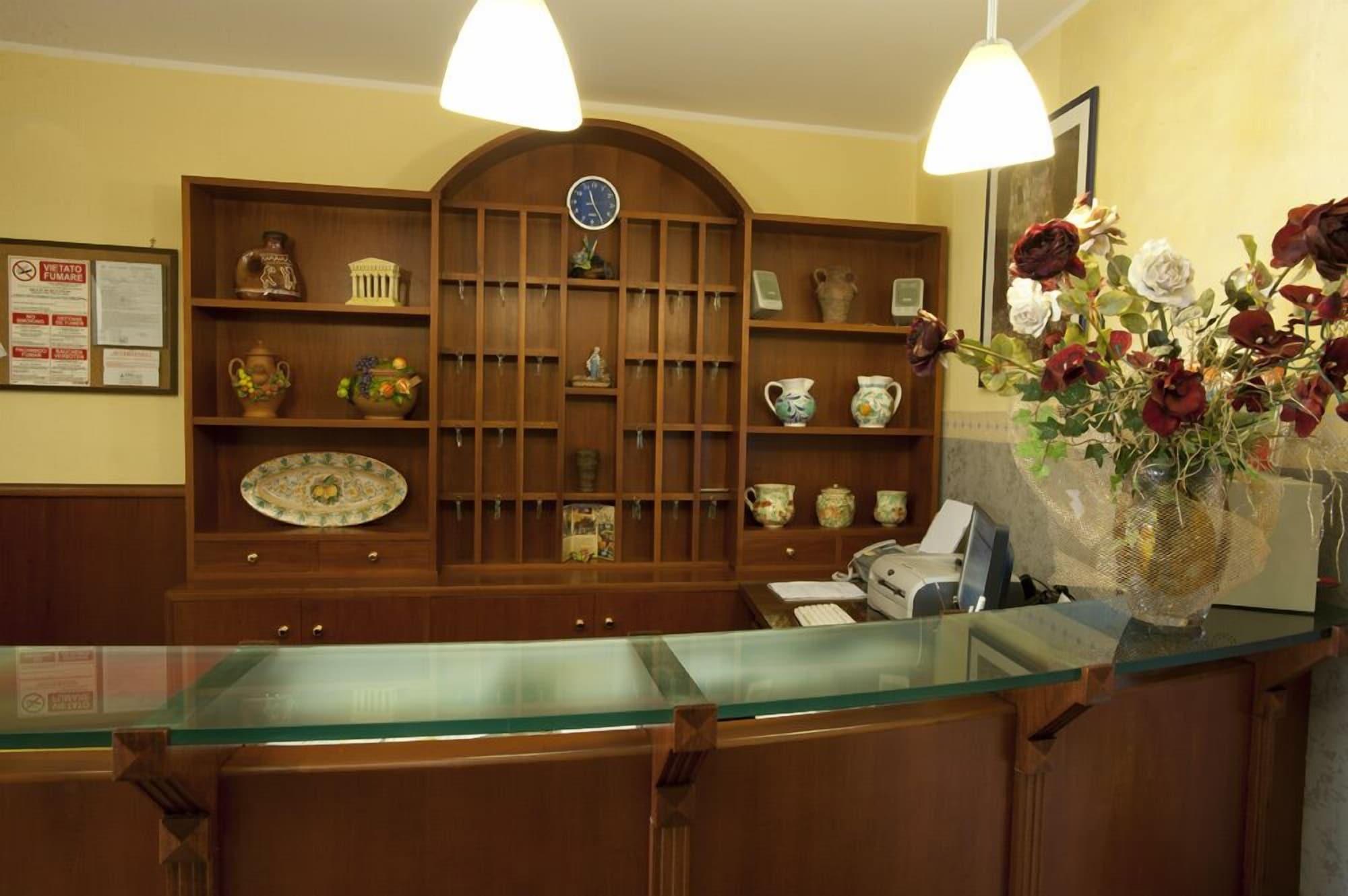 פלרמו Hotel Columbia מראה חיצוני תמונה