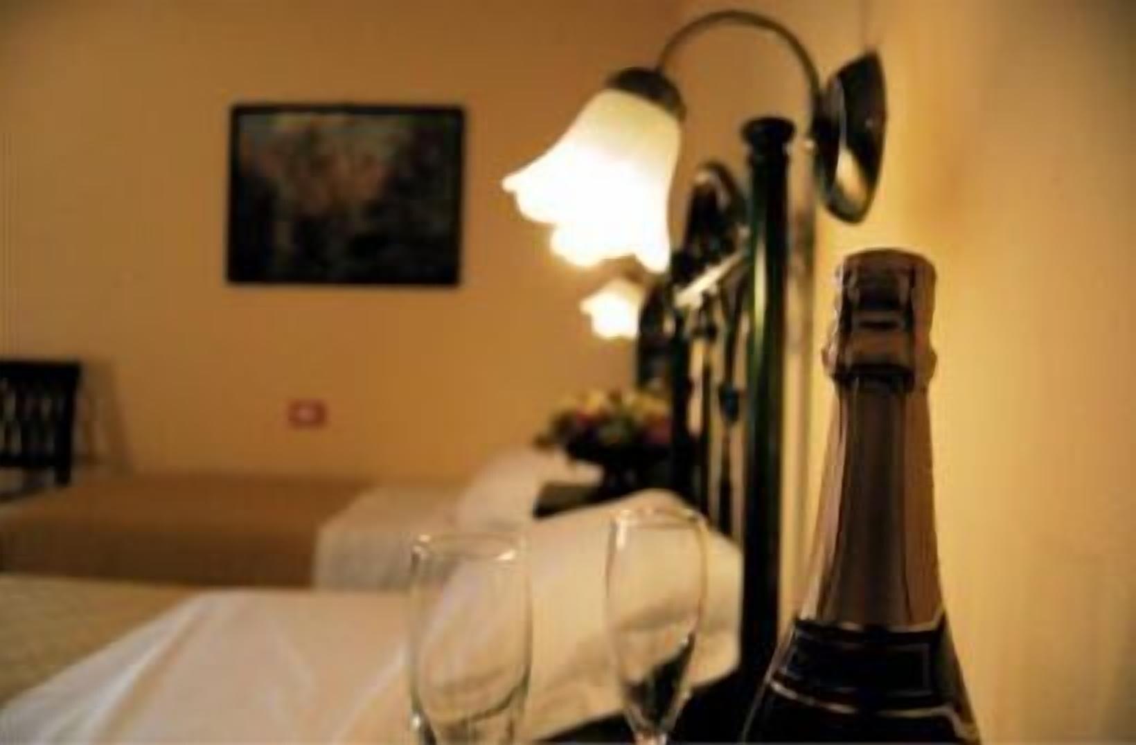 פלרמו Hotel Columbia מראה חיצוני תמונה