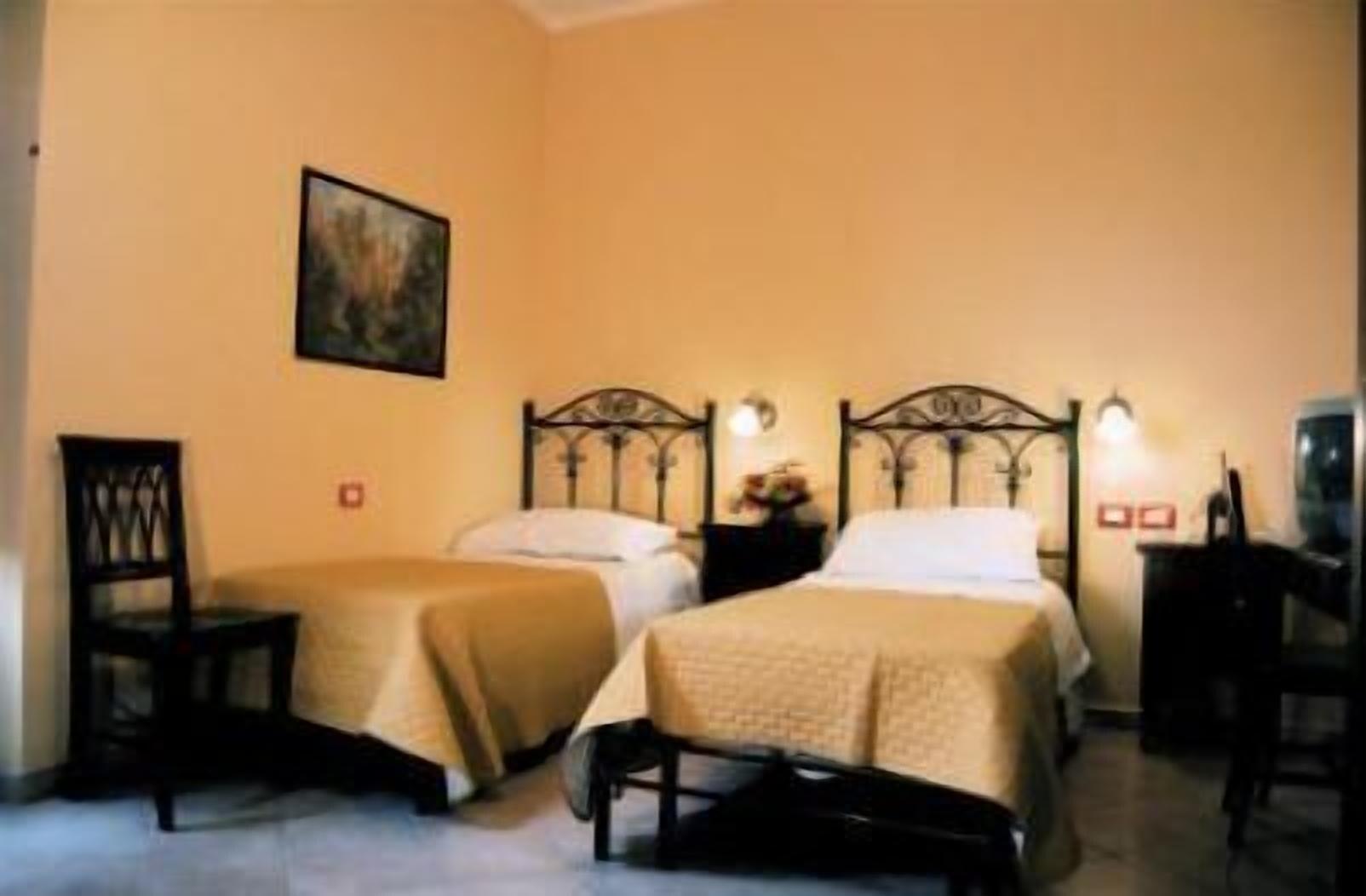פלרמו Hotel Columbia מראה חיצוני תמונה