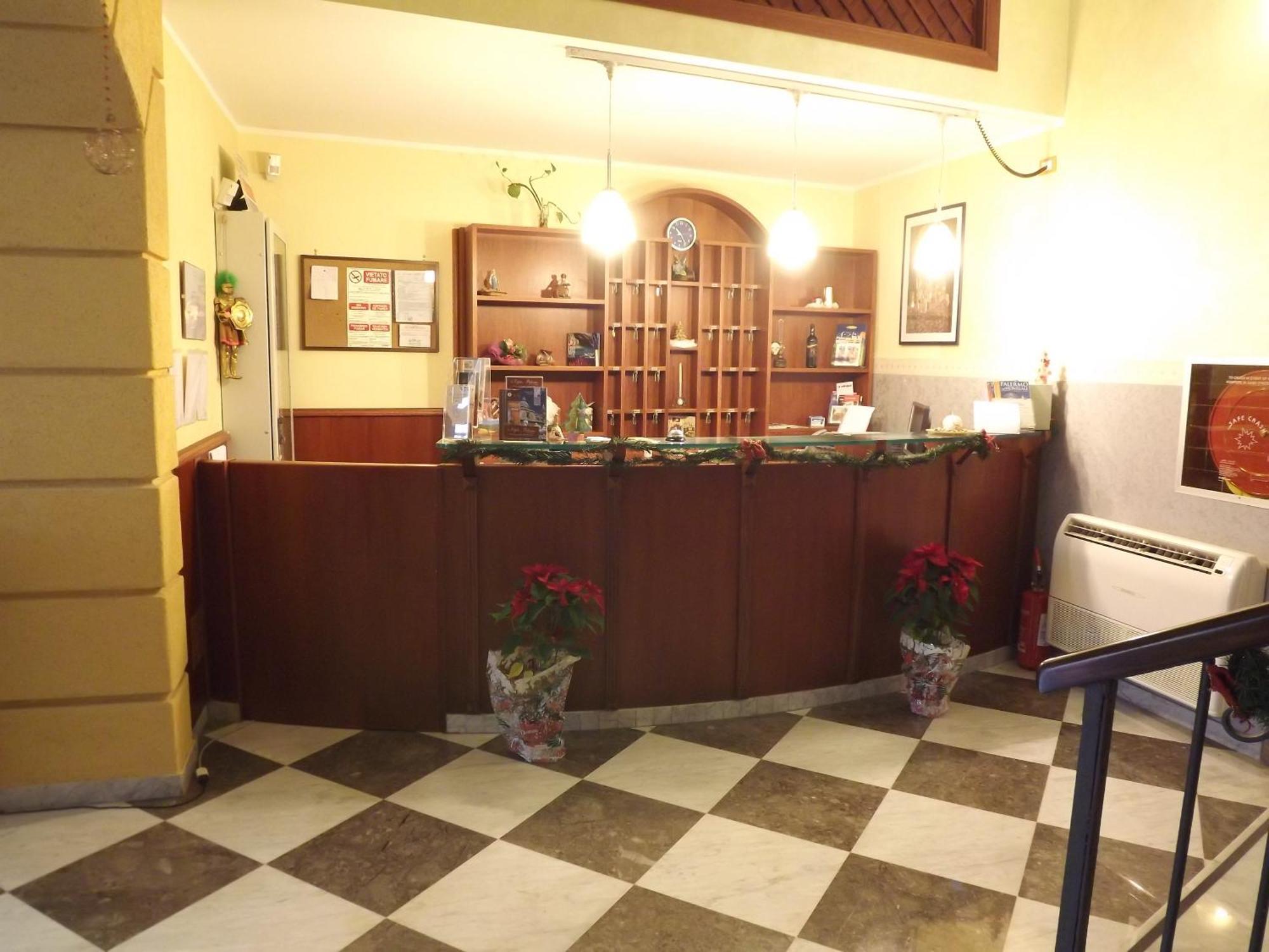 פלרמו Hotel Columbia מראה חיצוני תמונה