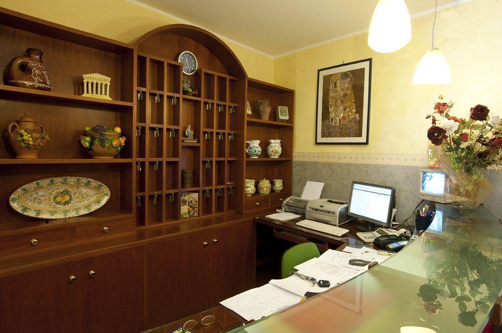 פלרמו Hotel Columbia מראה חיצוני תמונה