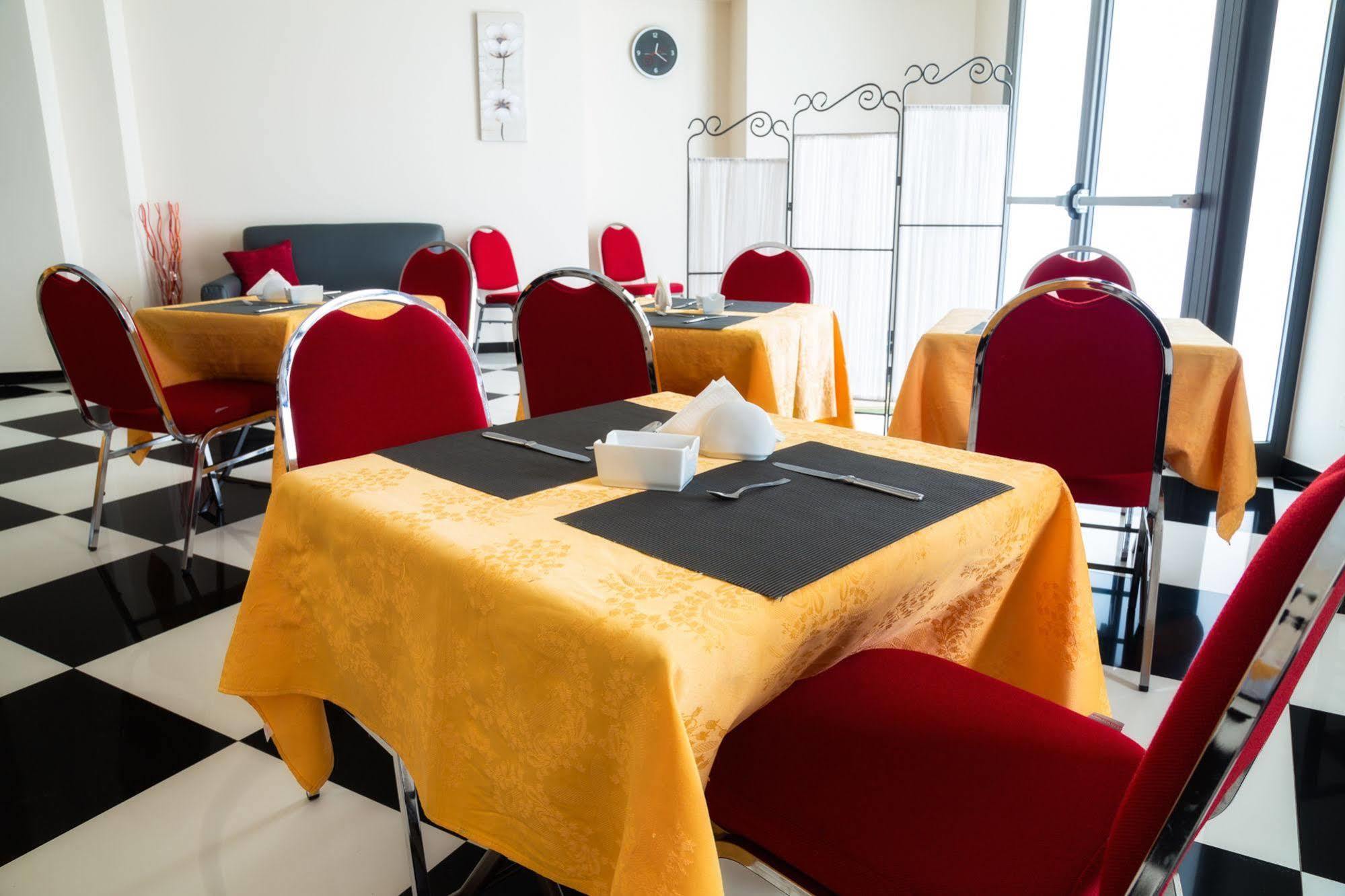 פלרמו Hotel Columbia מראה חיצוני תמונה
