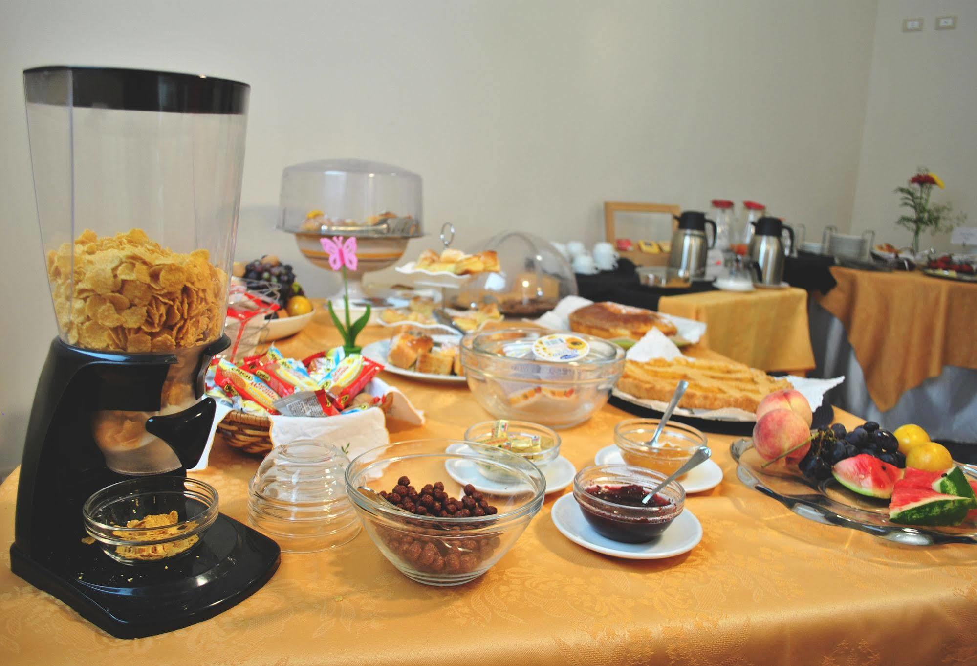 פלרמו Hotel Columbia מראה חיצוני תמונה