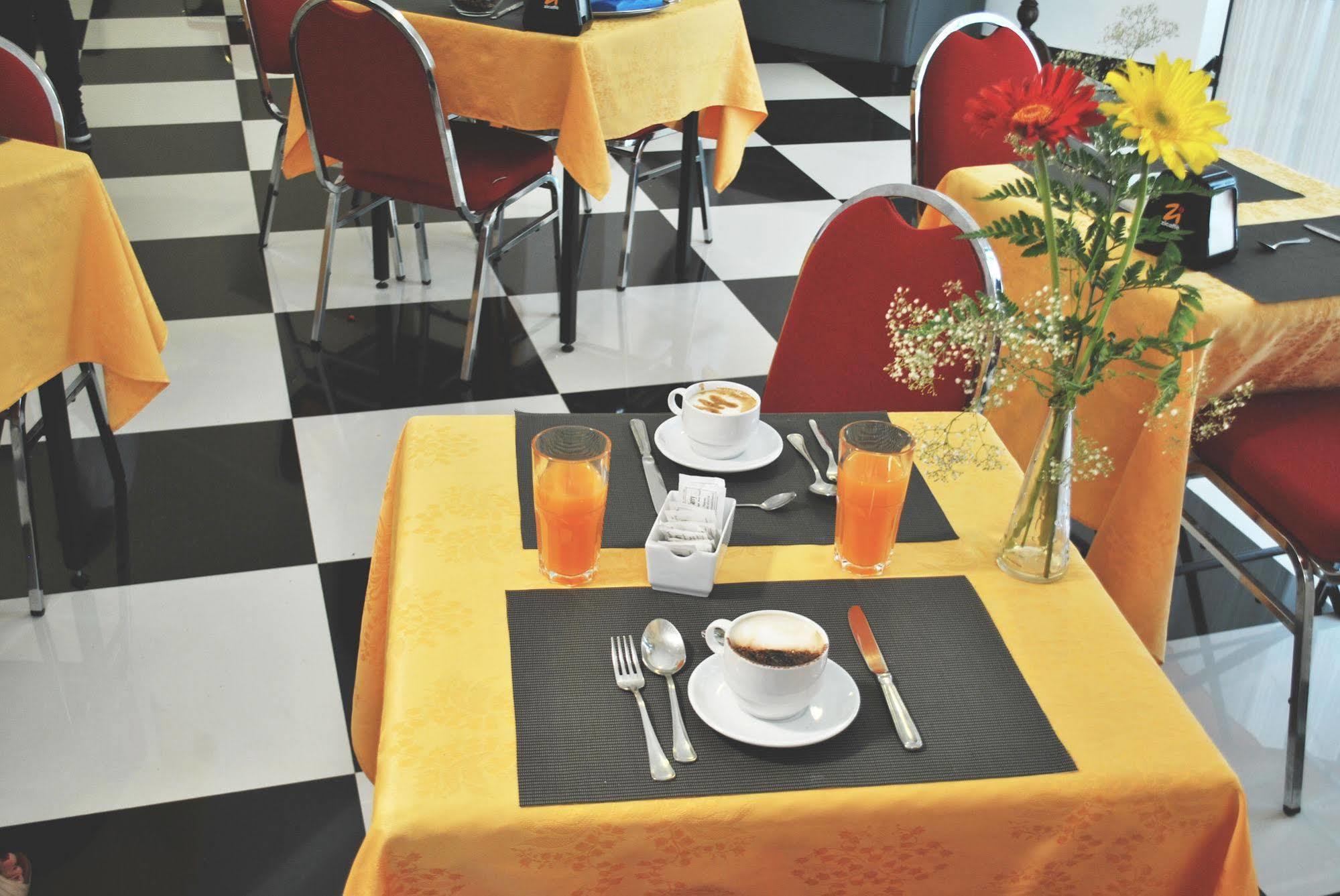 פלרמו Hotel Columbia מראה חיצוני תמונה