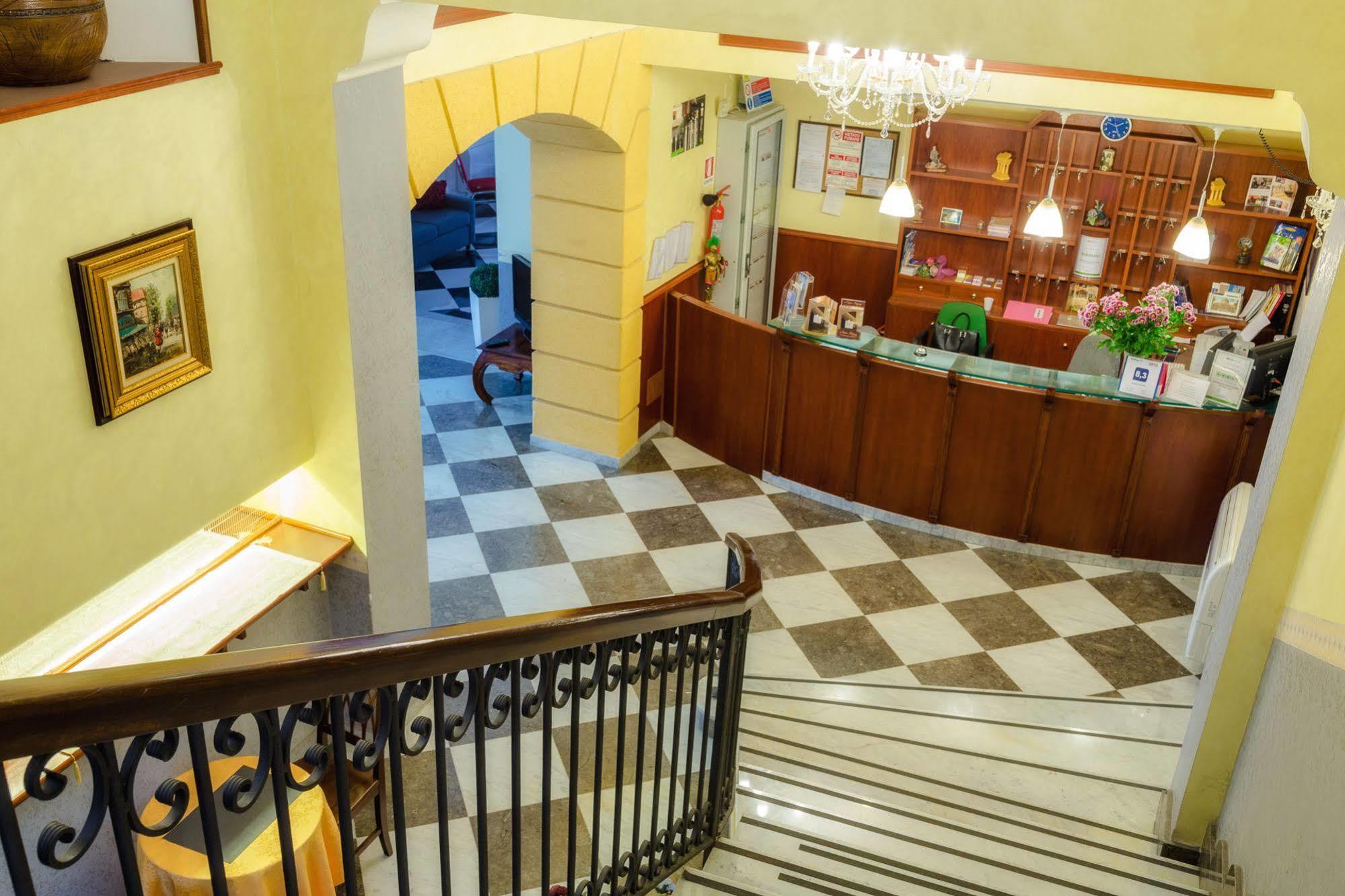 פלרמו Hotel Columbia מראה חיצוני תמונה